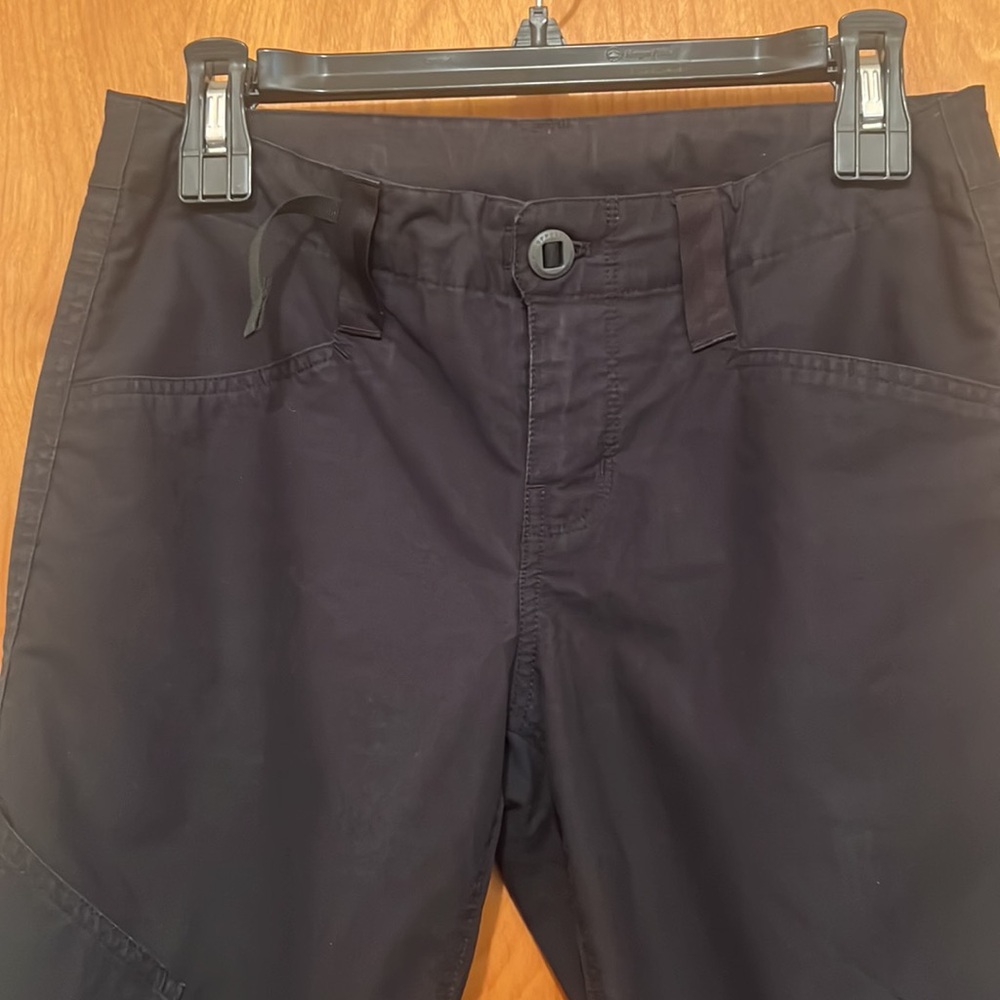 Patagonia cargo pant.  Black. Size 4 but fits like a 2.
